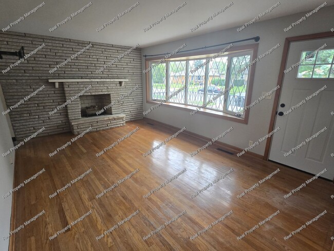 Building Photo - Three Bedroom Ranch