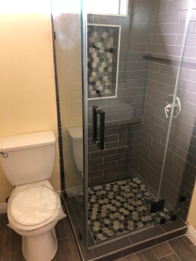 Bathroom - 2947 W 11th St