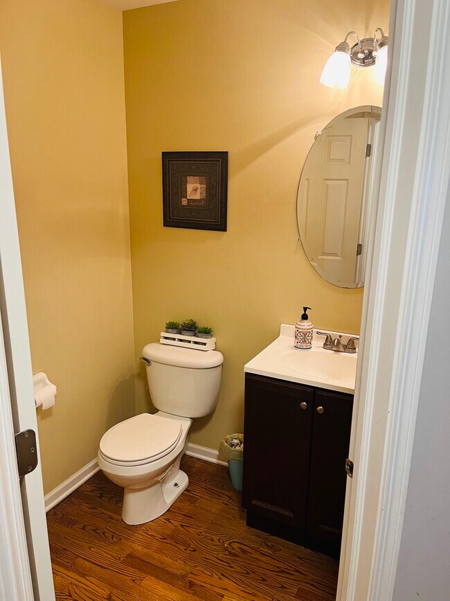 Building Photo - 3031 Saganashkee Ln