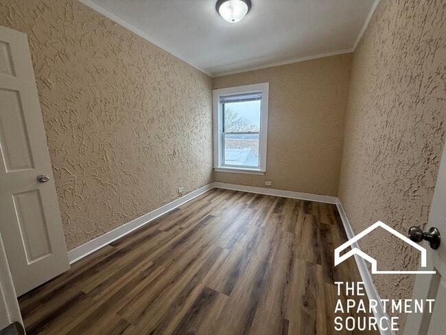 Foto del edificio - 3420 W Irving Park Rd