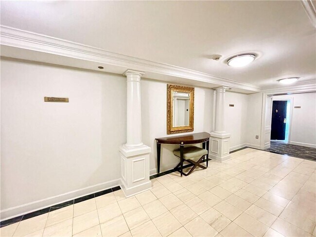 Foto del edificio - 2870 Pharr Ct S Northwest