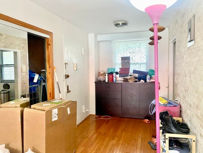 Foto del edificio - 6125 97th St