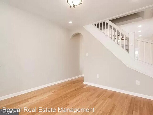 Building Photo - 413 S Smallwood St