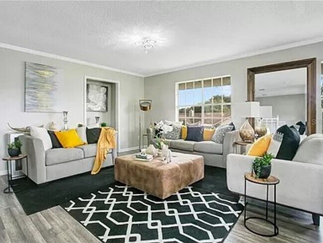 Building Photo - Deerwood Living at Its Best – 4-Bed, 3-Bat...