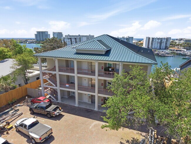 Building Photo - 724 Harbor Blvd