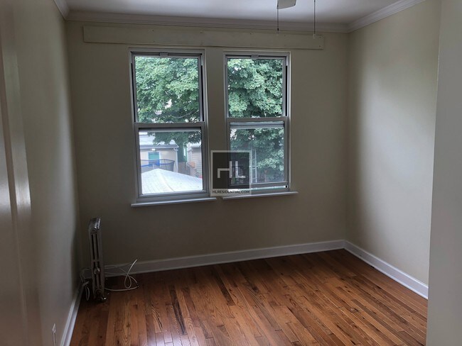 Building Photo - Gorgeous 3 bedroom in Maspeth
