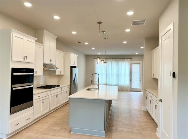 Foto del edificio - 2637 Camphor Xing