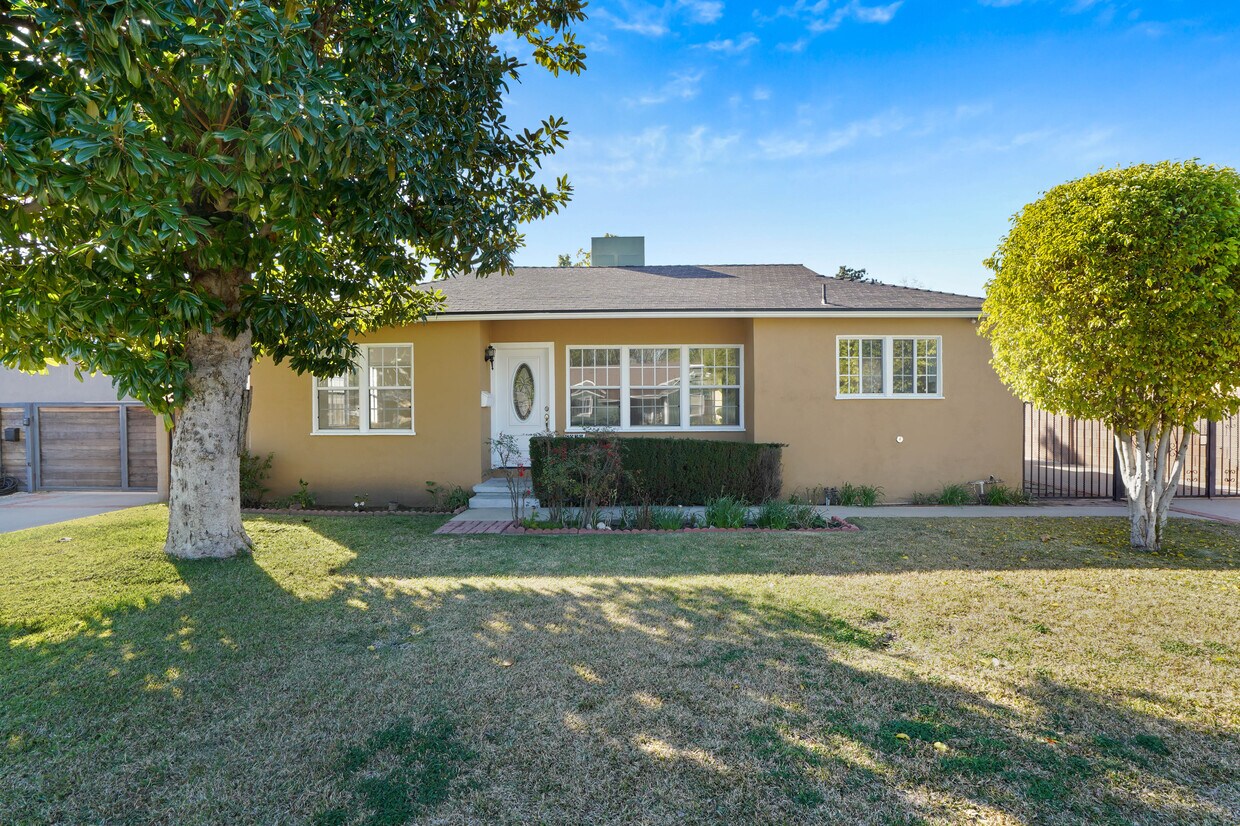 Primary Photo - 6039 Varna Ave