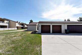 Building Photo - 909 Indian Hills Dr