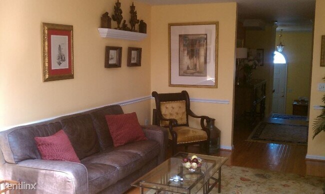 Building Photo - 4 br, 3.5 bath Townhome - 20945 Sandstone ...