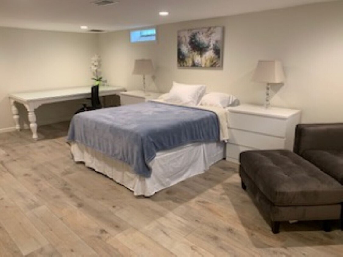 21930 Whitmore St Unit In a home, Oak Park, MI 48237 Apartments in