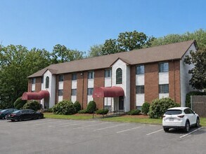 Building Photo - 1600 Skyline Dr