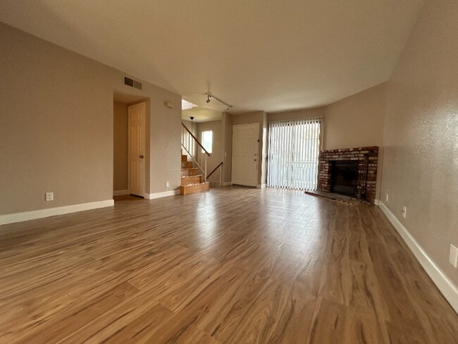 Foto del edificio - 1806 Huntington Dr