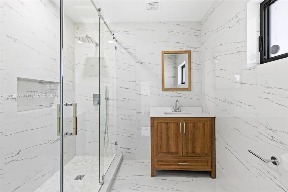 Foto del edificio - 317 N 31st Ave