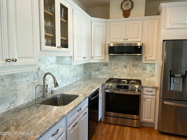 Foto del edificio - 131 Avenel Blvd