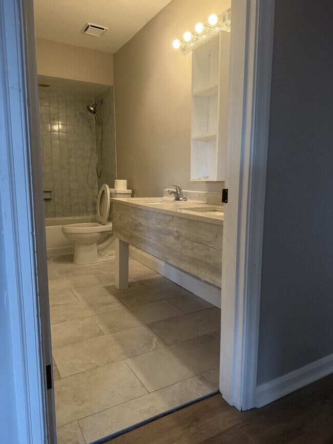 Foto del edificio - 9515 Railroad Ave