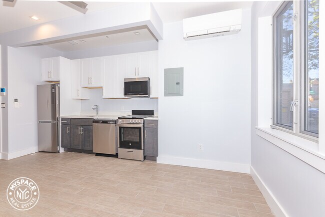 Foto del edificio - 460 Seneca Ave