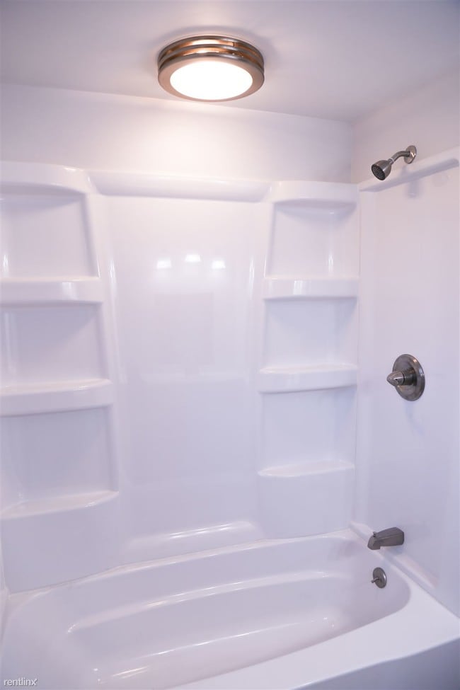 Building Photo - 2 br, 1 bath  - 3249 Central St Apt 1