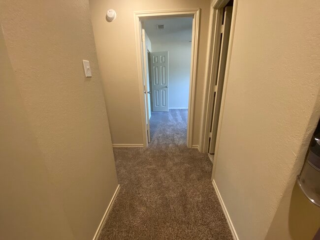 Foto del edificio - 10725 Lone Pine Ln