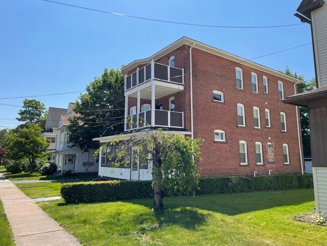 33-35 Fairview St - 33-35 Fairview St Apartment