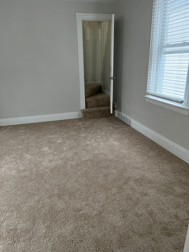 Building Photo - 1911 Elm Ave