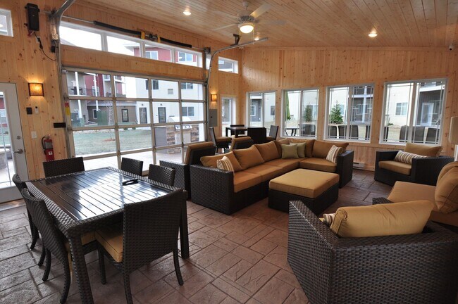 Foto del edificio - 3 Bedroom - 2 Bathroom Apartment for Rent!