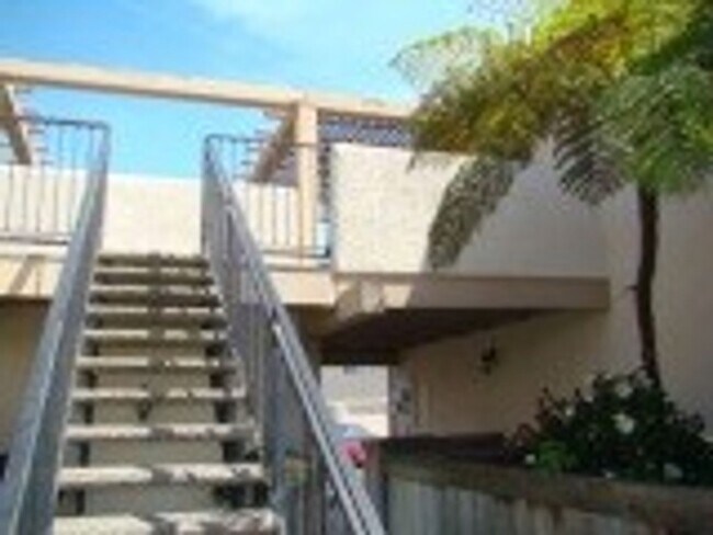 Building Photo - 2b/2ba all upstairs Burton Mesa Condo