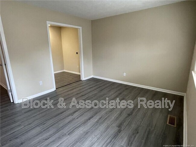 Foto del edificio - 4953 Fieldcrest Dr
