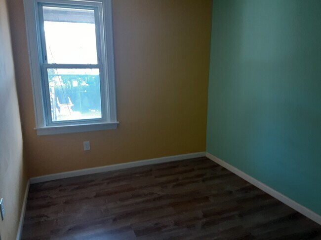 Building Photo - 6136 55th Dr
