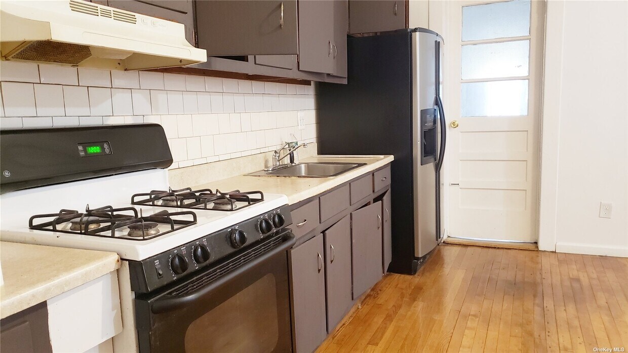Primary Photo - 112-39-112-15 15th Ave