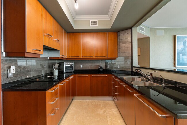 Building Photo - 3101 S Ocean Dr
