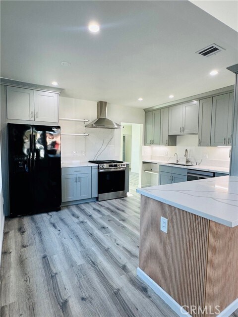 Building Photo - 3634 Caspian Ave