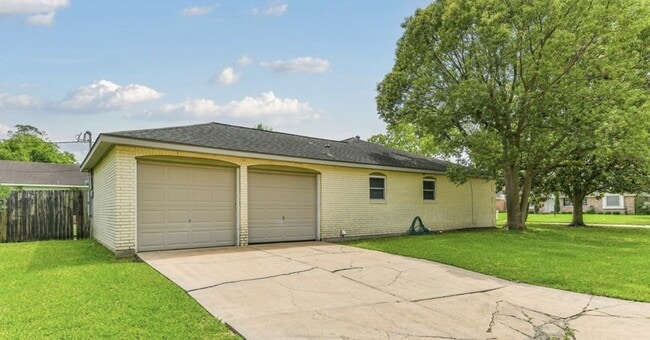 Building Photo - 5018 Ash Ct