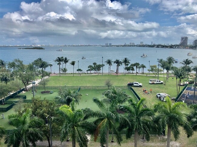 Building Photo - 1800 N Bayshore Dr