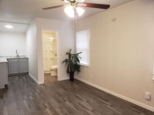 Foto del edificio - 4256 Standish Rd