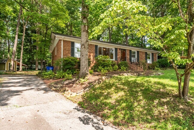 Building Photo - Charming Brick Ranch in Heritage Hills