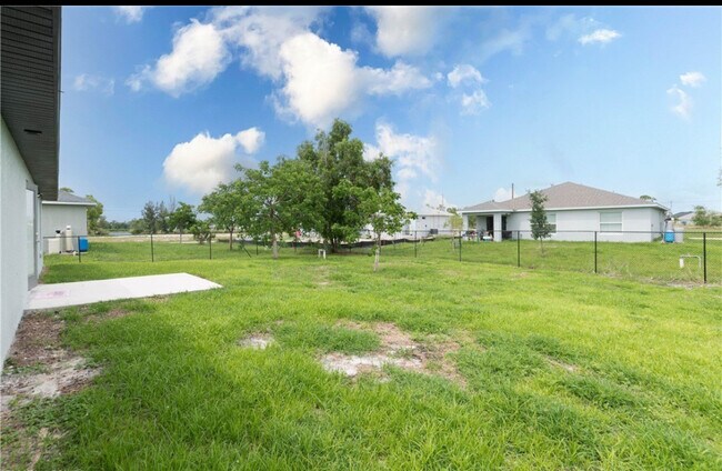Building Photo - 4137 NE 20th Ct