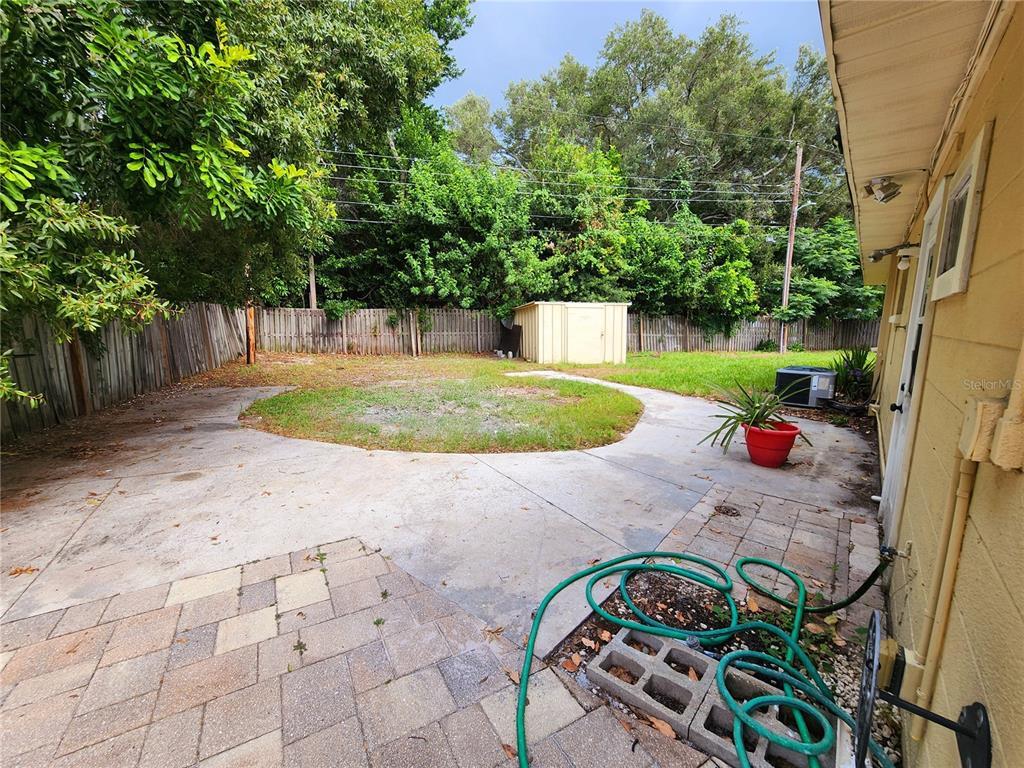 Building Photo - 8701 Magnolia Dr