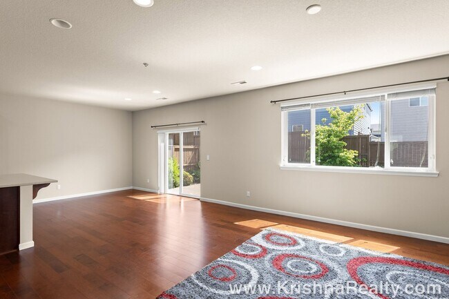 Building Photo - Beautiful 4 BD* 2.5 BA* Single Family Home...