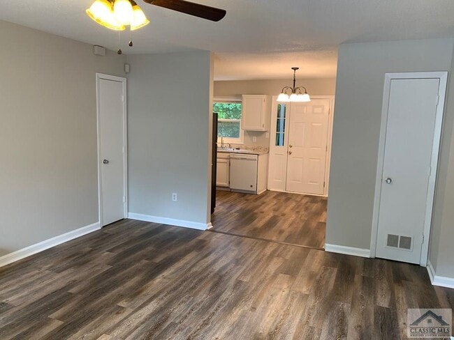 Building Photo - 109 Mark Twain Cir