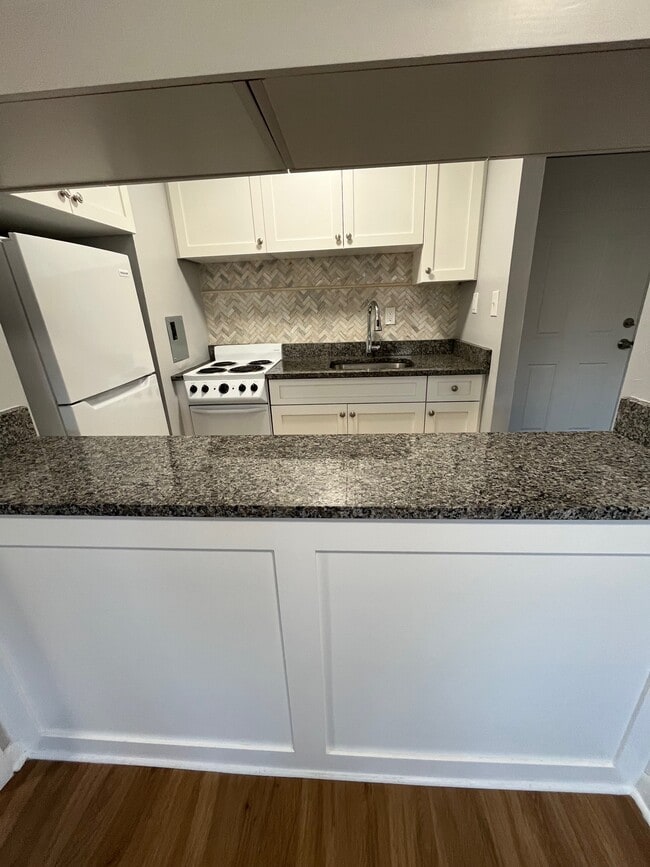 Foto del edificio - 15 Fairfax Ave