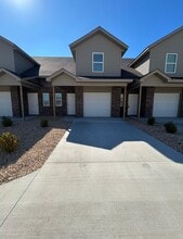 Building Photo - 2802 W Mockingbird Ln