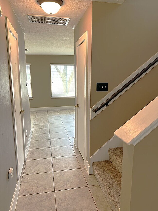 Foto del edificio - 6819 Kingwood Glen Dr