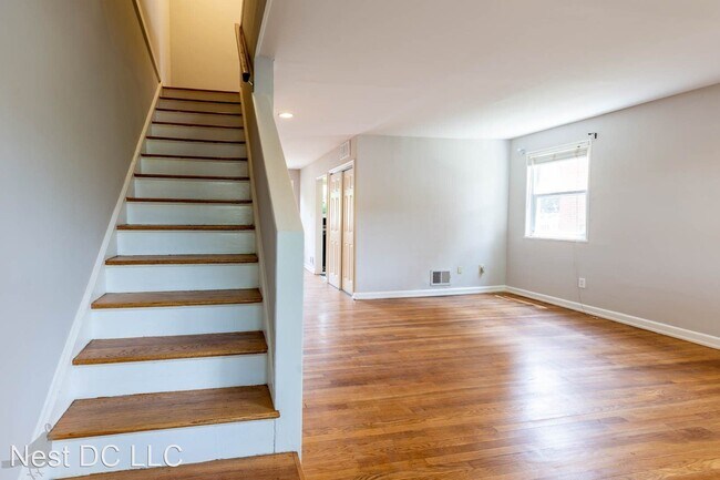 Building Photo - 3 br, 2 bath House - 4909 7th Pl NE