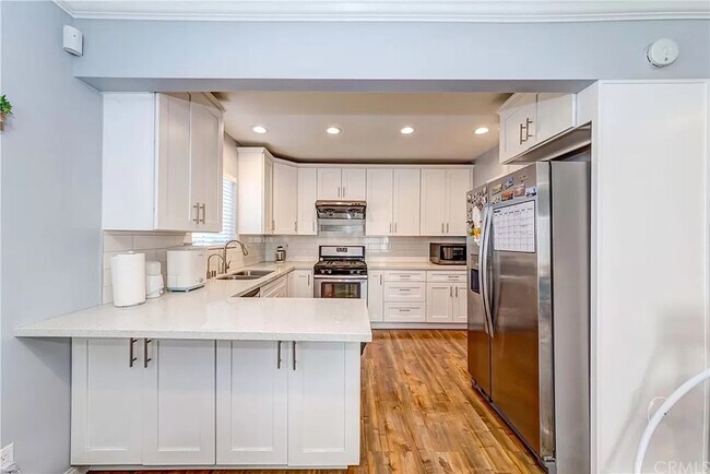 Building Photo - 6528 Beeman Ave