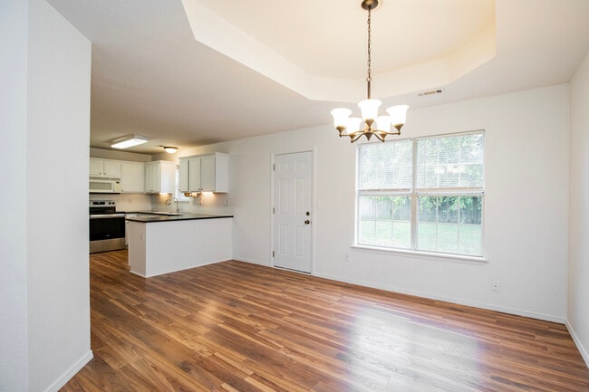 Photo - 215 Broyles St House