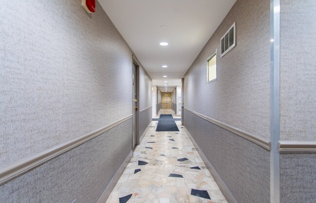 Building Photo - 456 W Aldine Ave
