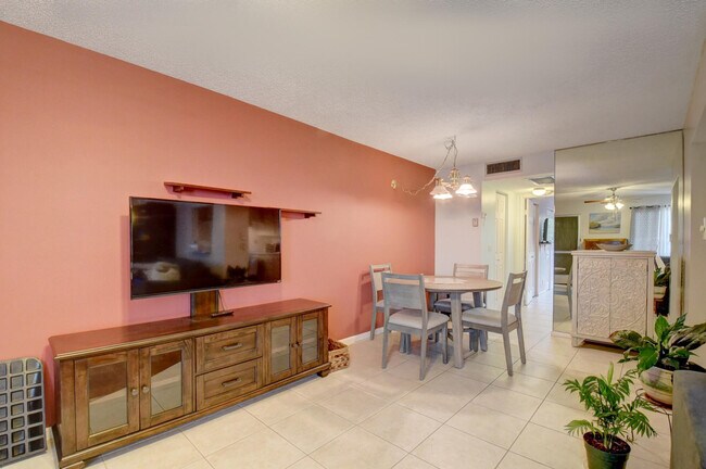Foto del edificio - 400 Village Green Cir W