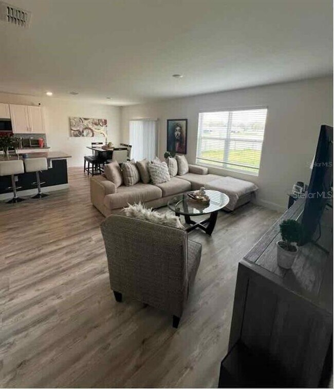 Foto del edificio - 3340 Perennial Ln