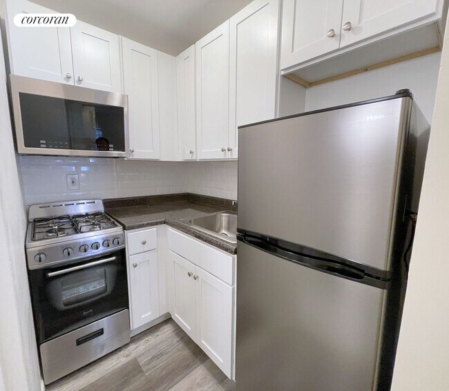 Building Photo - 113 W 82nd St
